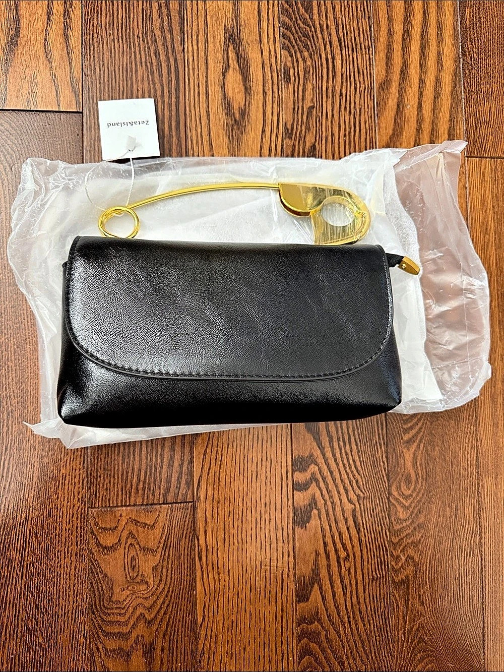 Zeta & Island Black Crossbody Bag